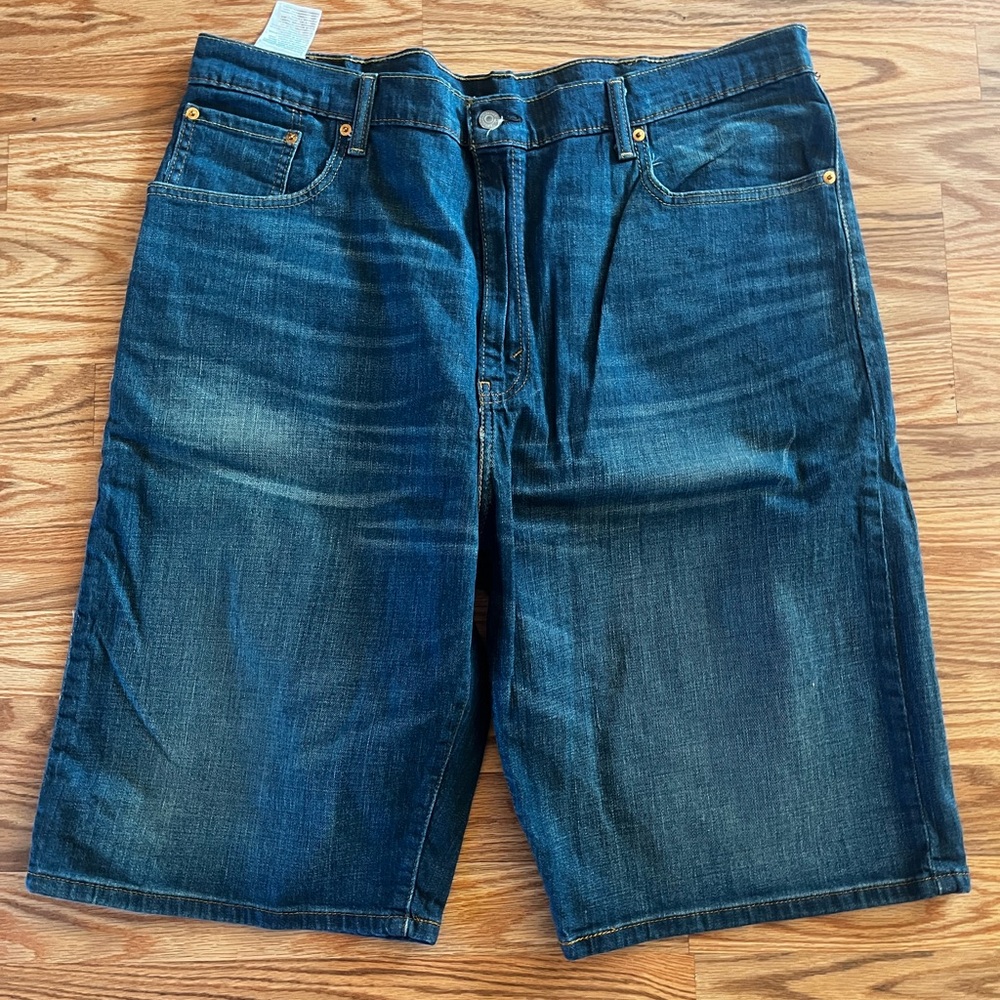 Levi’s 569 loose fit denim shorts size 40